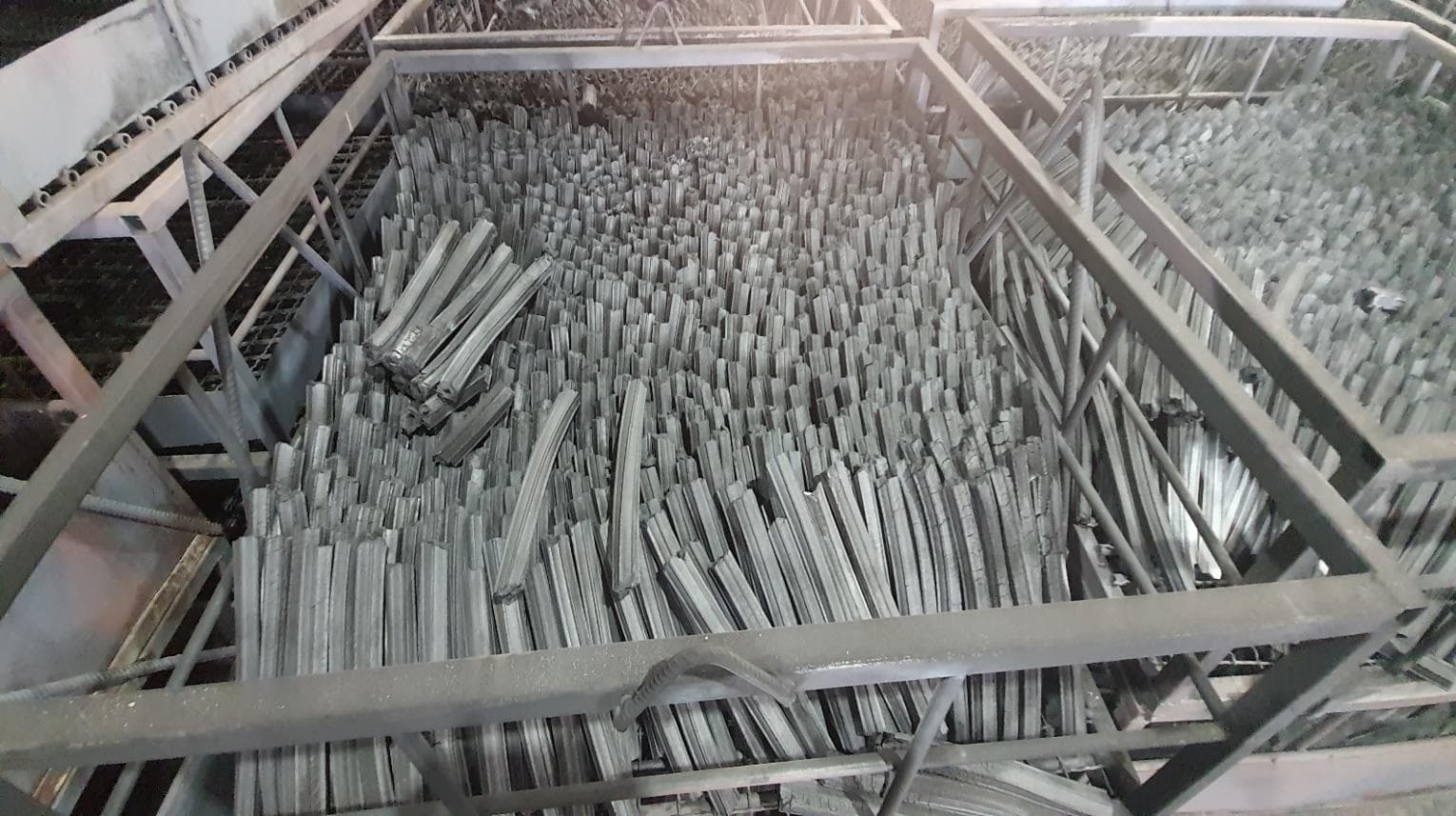 Briquette charcoal cooling after carbonization