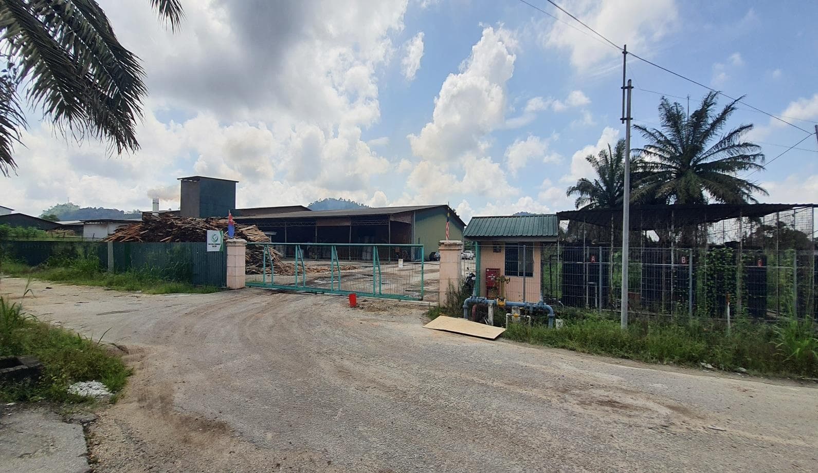 Exterior overview of the charcoal factory