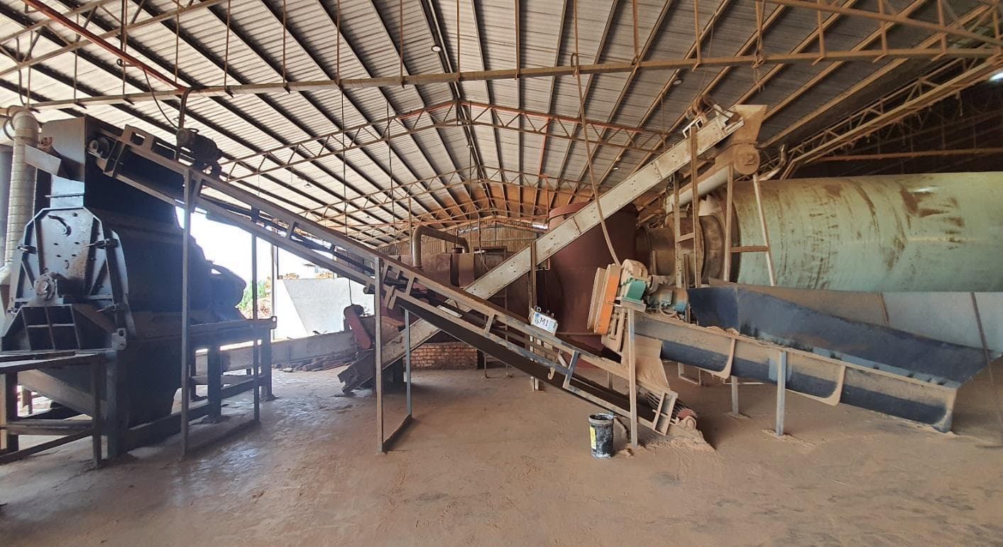 Raw material processing and grinding line inside the charcoal factory